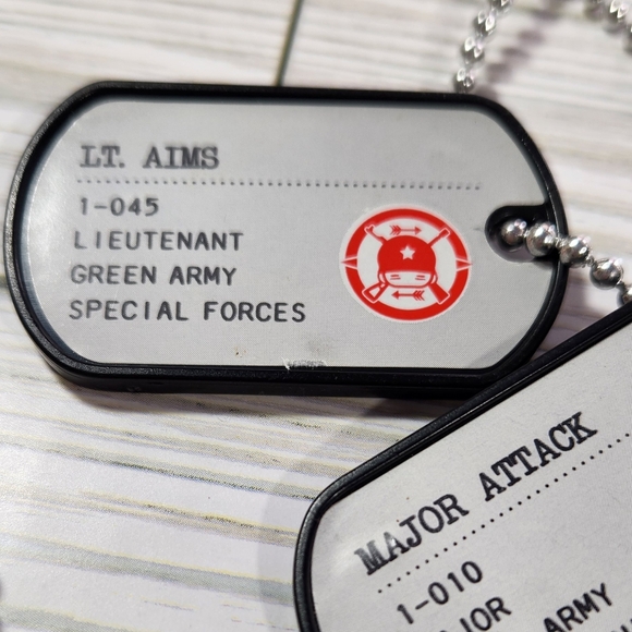 Awesome Little Green Men Necklace with 4 Tags Major Private Lt - Picture 6 of 7